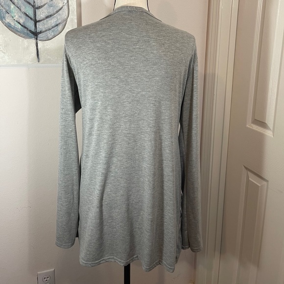 Gray cardigan with pockets - Picture 2 of 3